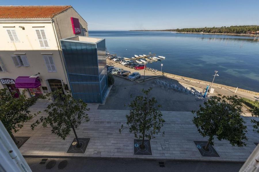 Tesla With Sea View Apartmán